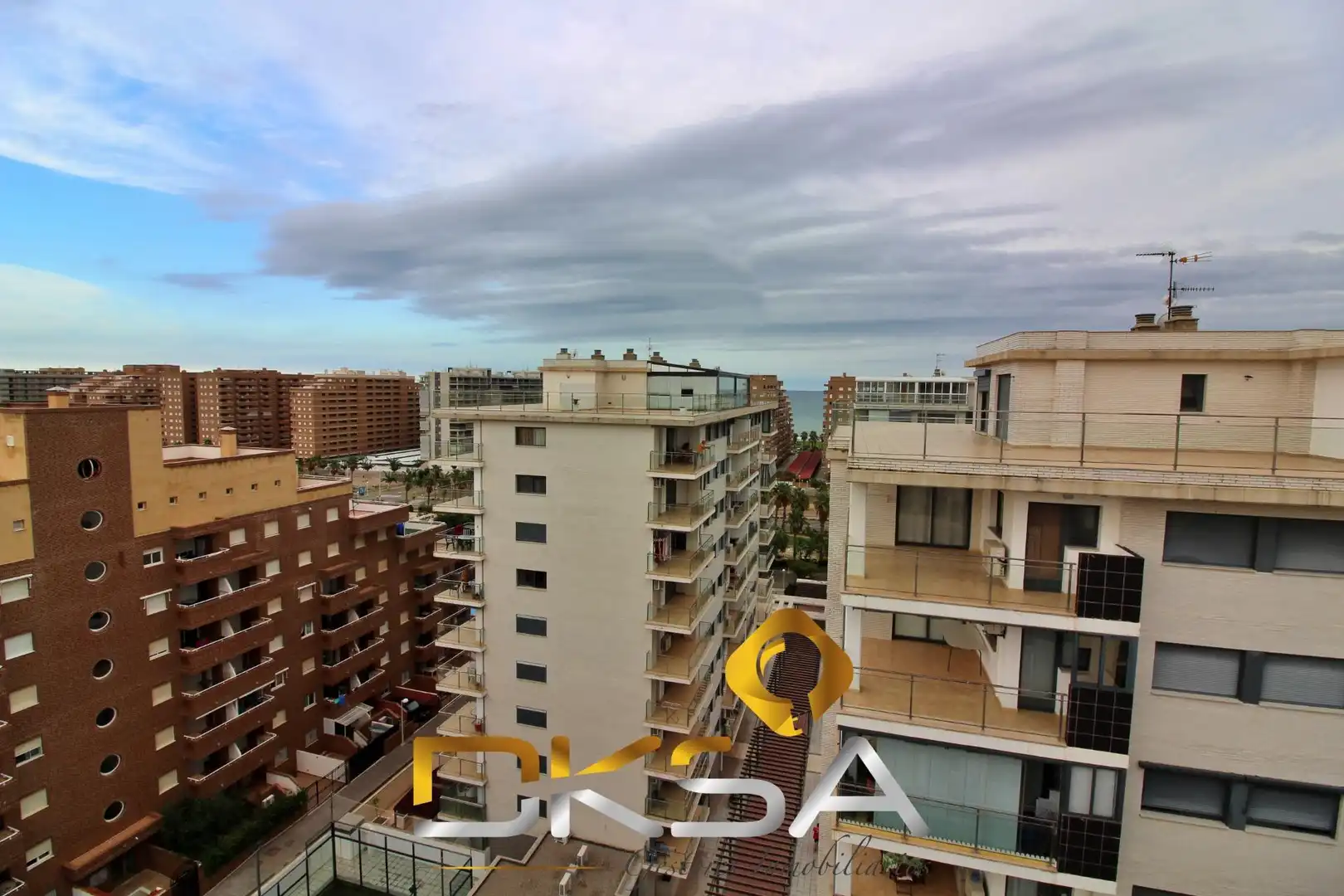 Vista exterior de Àtic en venda en Oropesa del Mar / Orpesa amb Aire condicionat, Calefacció i Jardí privat