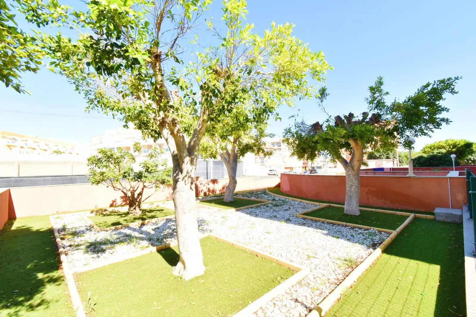 Garten von Wohnung zum Verkauf in Roquetas de Mar mit Klimaanlage, Terrasse und Gemeinschaftspool