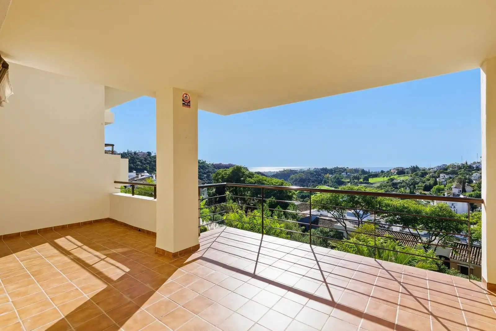 Terrassa de Dúplex en venda en Benahavís amb Aire condicionat, Terrassa i Piscina comunitària