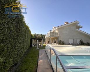 Piscina de Casa o xalet en venda en Santiago de Compostela  amb Calefacció
