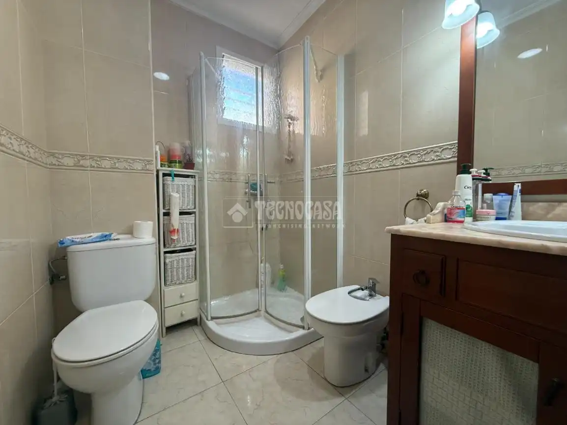 Baño de Piso en venta en Valencia con Aire acondicionado y Balcón