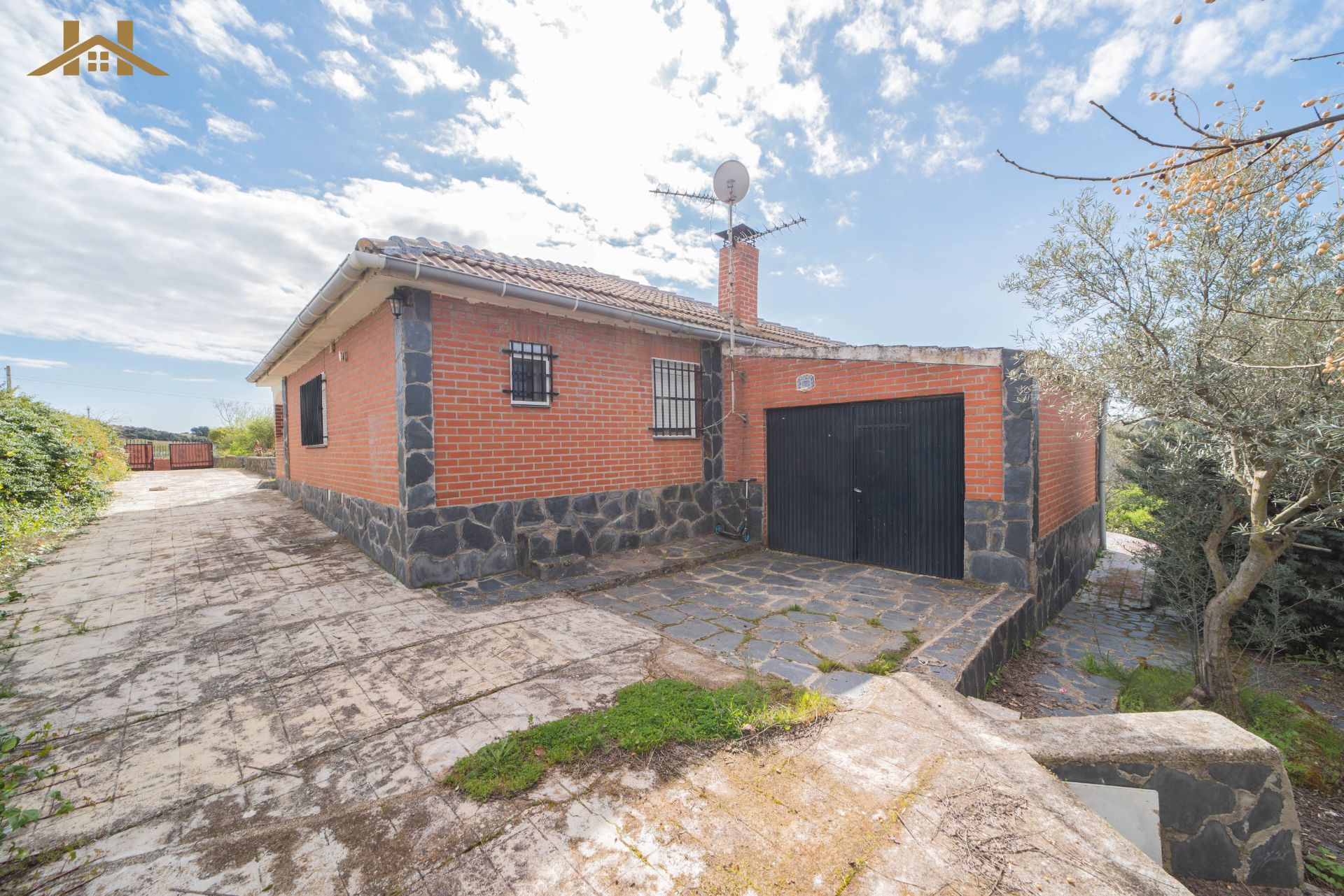 Exterior view of House or chalet for sale in Méntrida  with Private garden and Swimming Pool