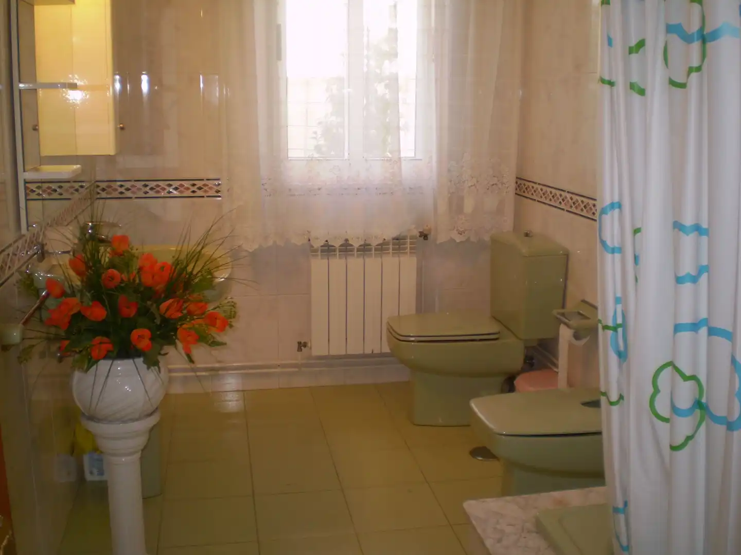 Bathroom of Houses for rent in Mugardos  with Heating, Private garden and Parquet flooring