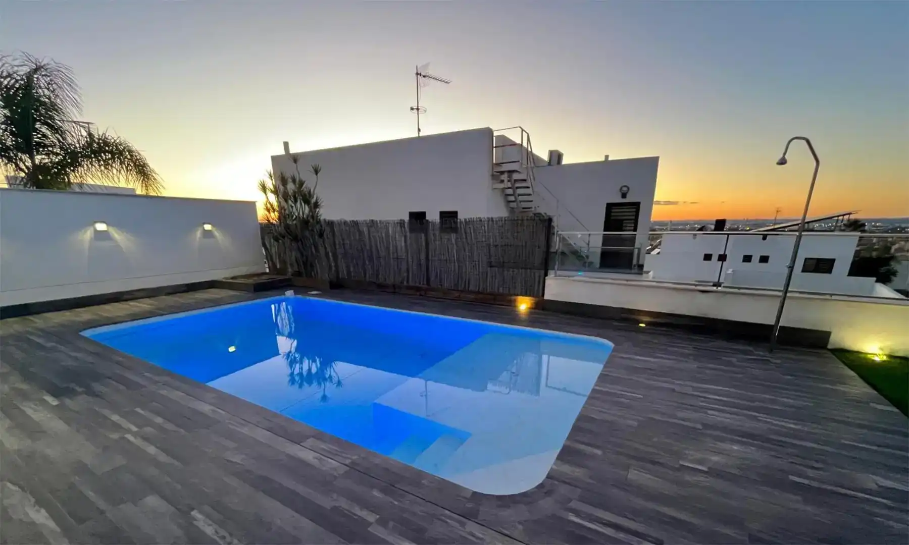 Piscina de Casa o xalet en venda en Montequinto amb Aire condicionat, Piscina i Balcó