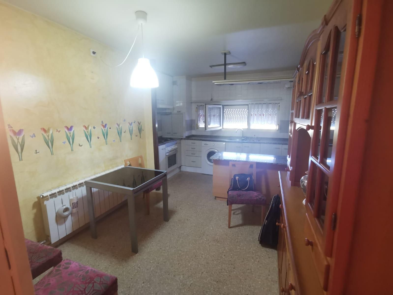 Cuina de Pis en venda en Manresa amb Calefacció i Traster