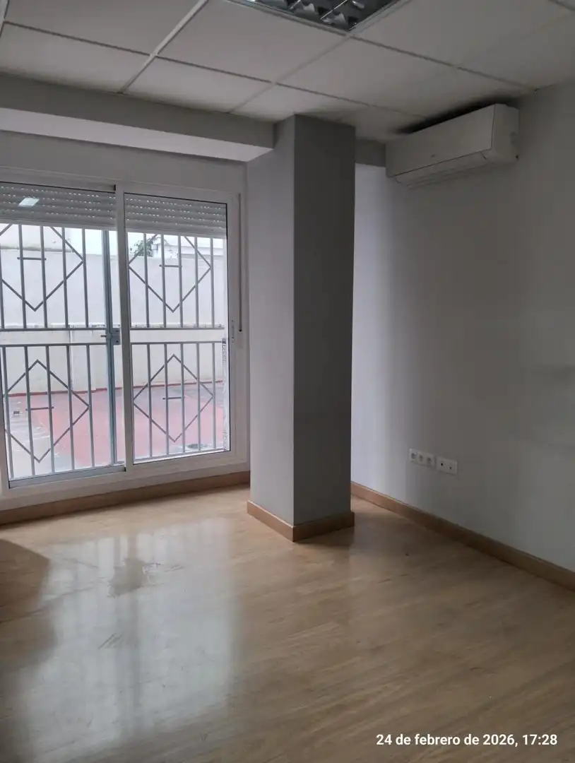 Schlafzimmer von Büro zur Miete in Sevilla mit Klimaanlage