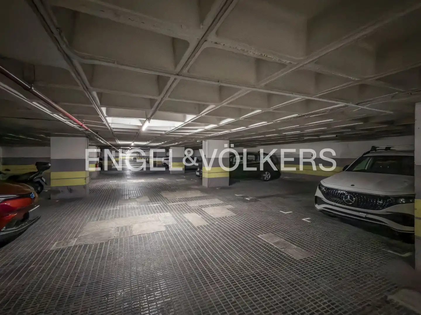Parking of Flat for sale in Barcelona  with Air Conditioner, Heating and Private garden