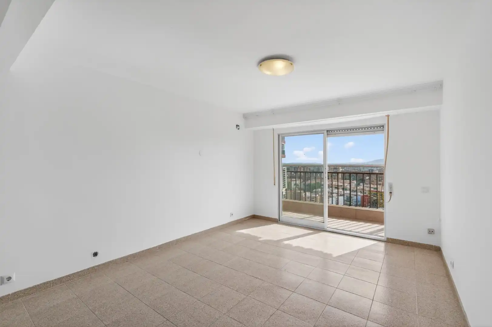 Habitación de Piso en venta en Alicante / Alacant con Terraza y Piscina