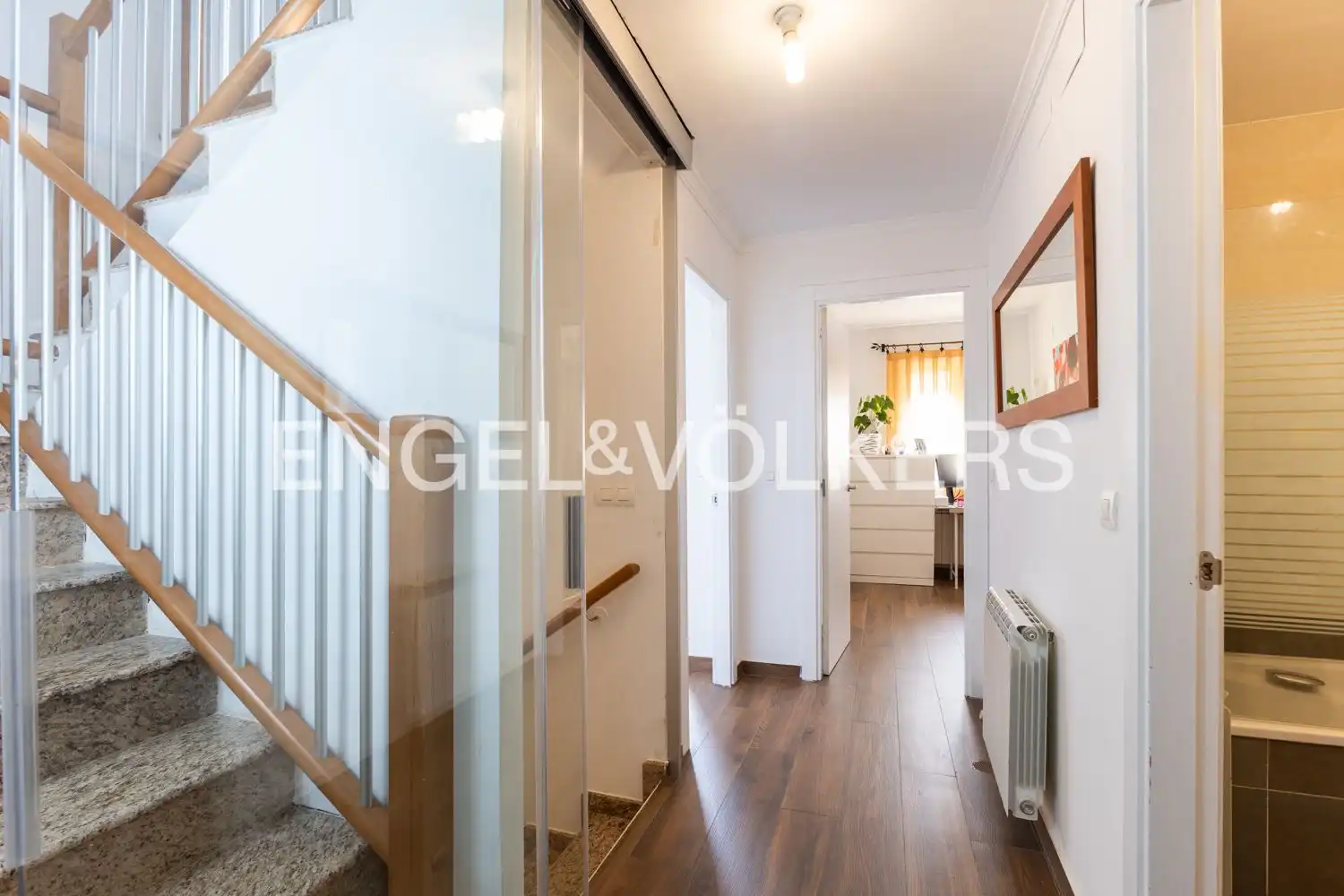Houses for sale in Requena  with Air Conditioner, Heating and Storage room