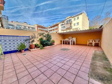 Maison mitoyenne avec balcon à vendre à Industrials