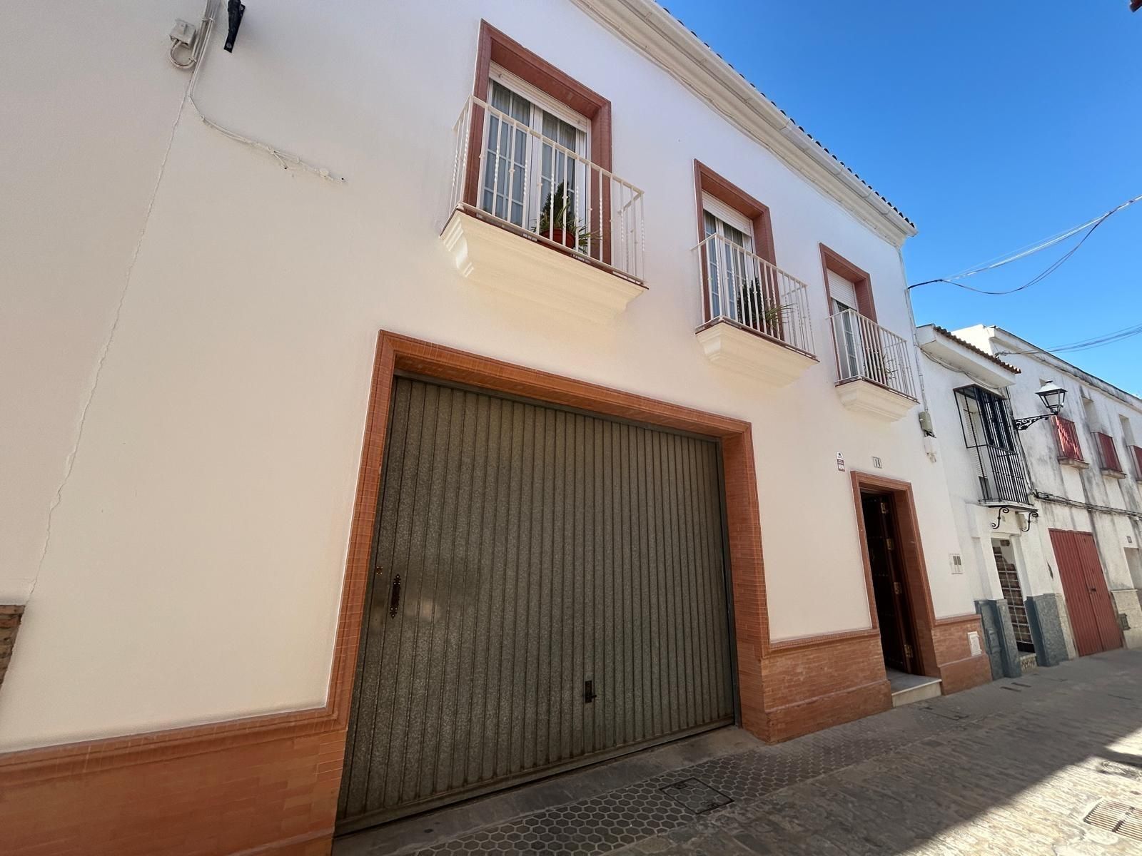 Exterior view of House or chalet for sale in Utrera