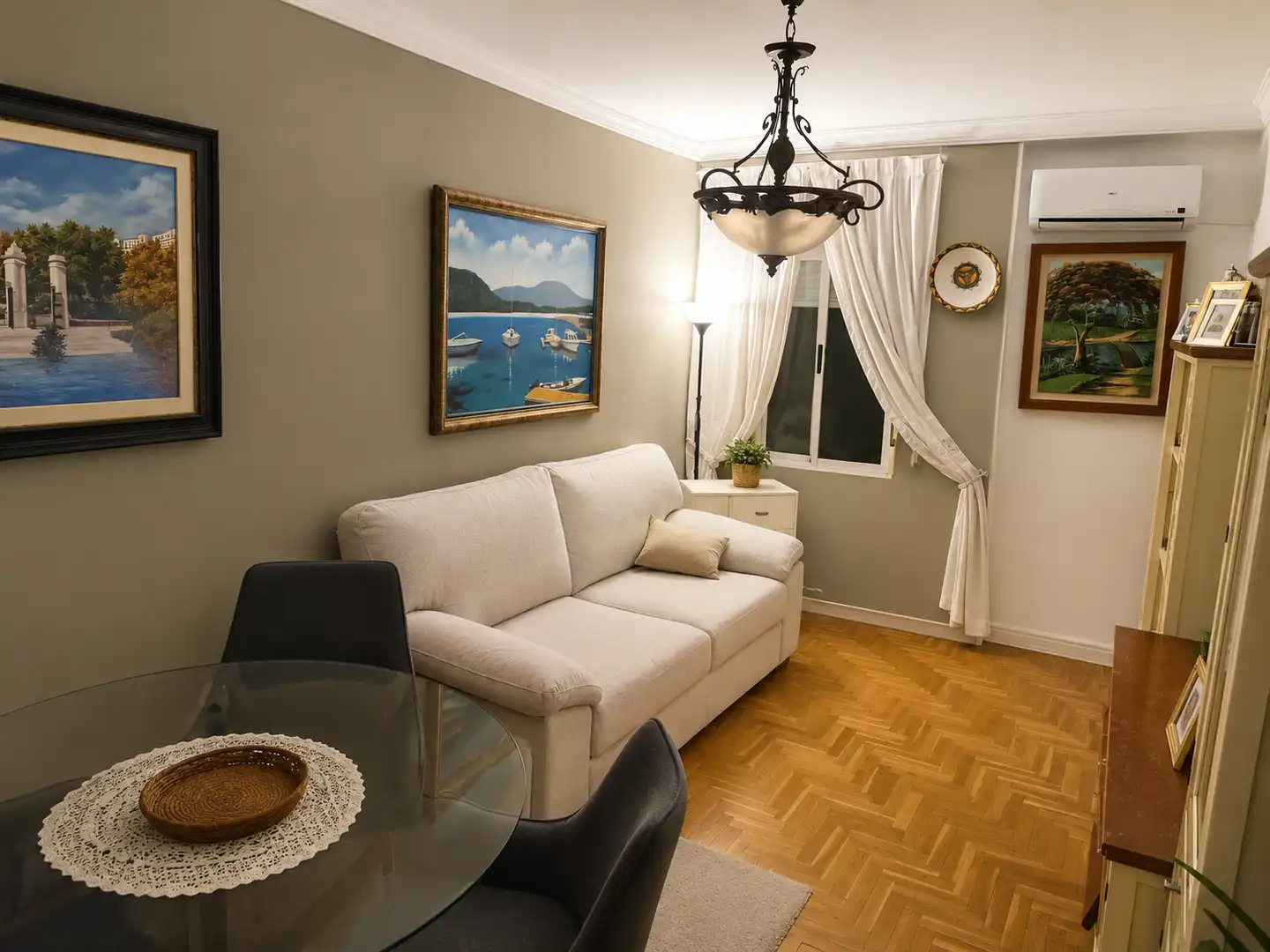 Living room of Flat for sale in Madrid  with Air Conditioner and Heating