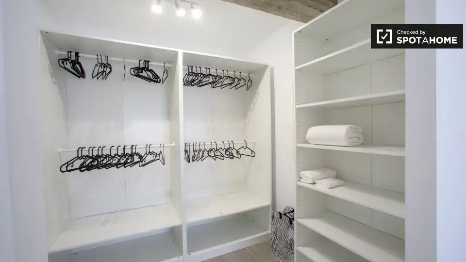 Bedroom of Flat for rent in Valencia  with Air Conditioner, Heating and Furnished