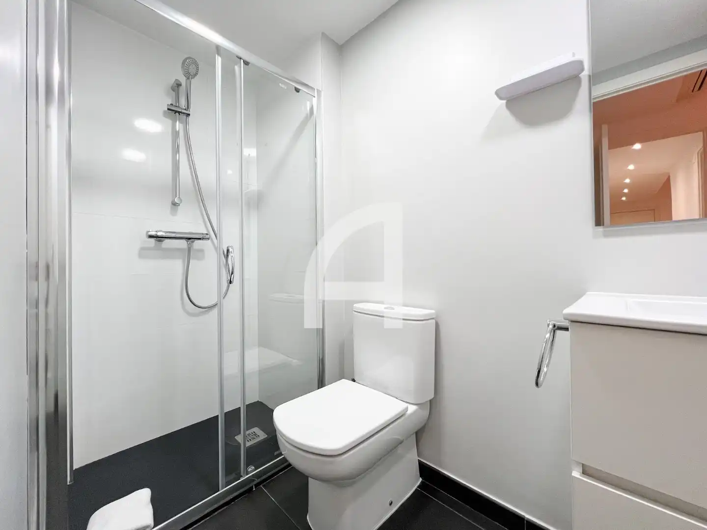 Baño de Piso de alquiler en Madrid con Aire acondicionado, Calefacción y Amueblado