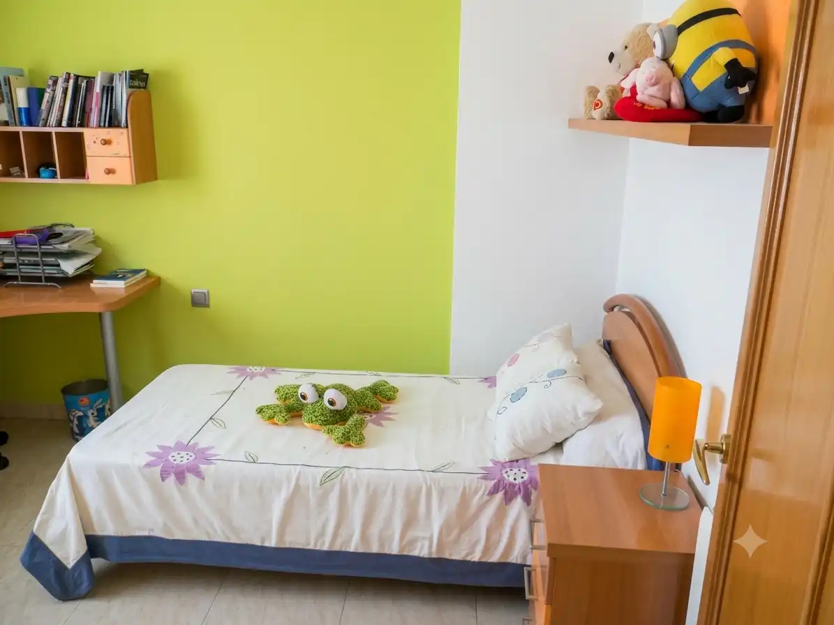 Dormitori de Casa adosada en venda en Sagunto / Sagunt amb Aire condicionat, Calefacció i Jardí privat