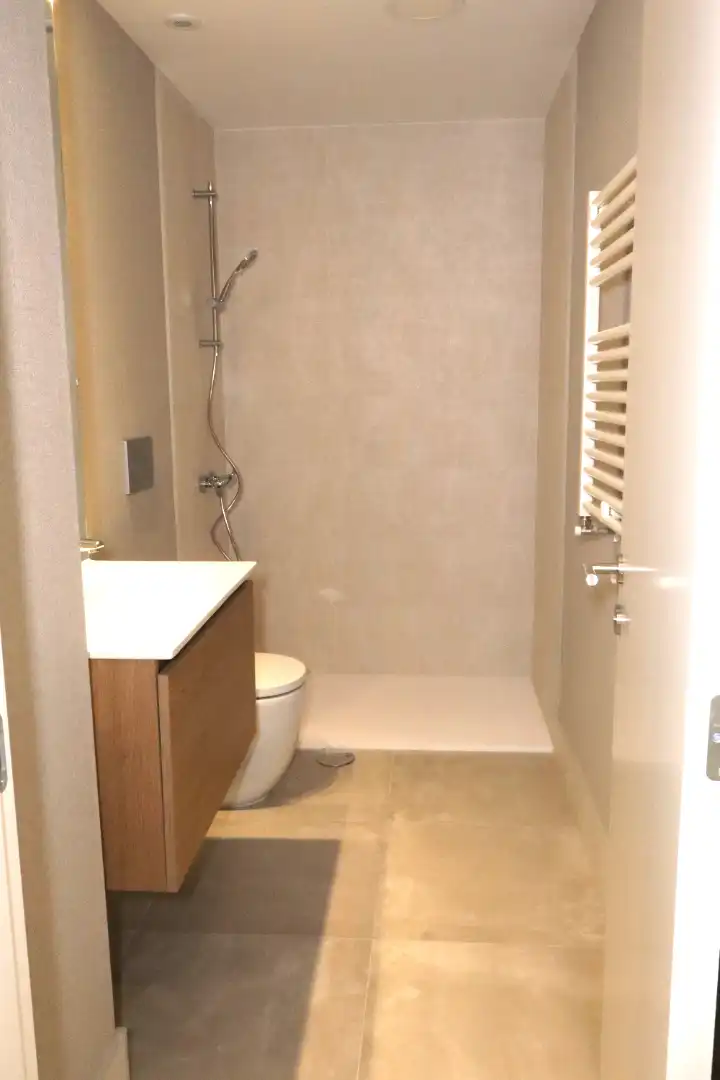 Badezimmer von Wohnung zum Verkauf in Madrid mit Klimaanlage, Heizung und Abstellraum