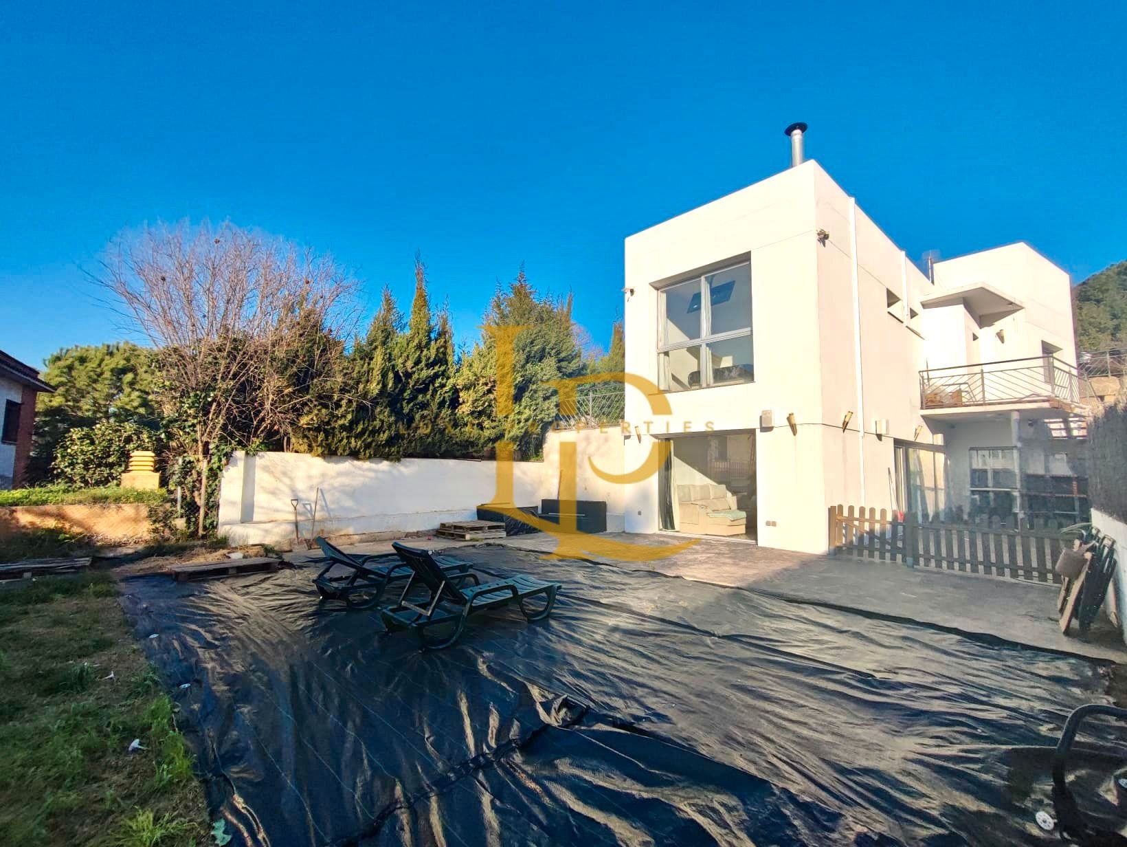 Vista exterior de Casa o xalet en venda en Castellbisbal amb Aire condicionat, Jardí privat i Parquet