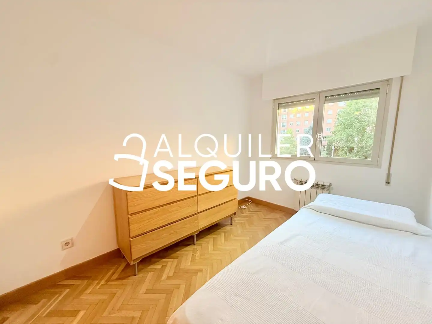 Bedroom of Flat for rent in Madrid  with Air Conditioner and Heating