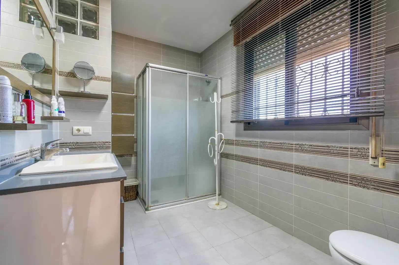 Badezimmer von Geschaftsraum zum Verkauf in Almería mit Klimaanlage