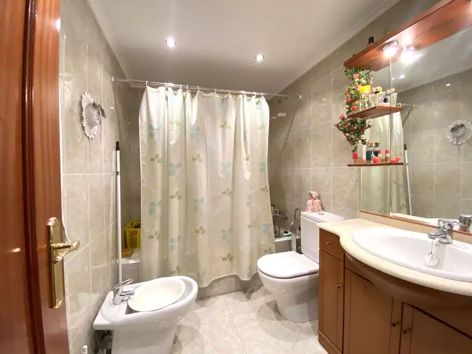 Baño de Piso en venta en Vitoria - Gasteiz con Calefacción, Parquet y Terraza