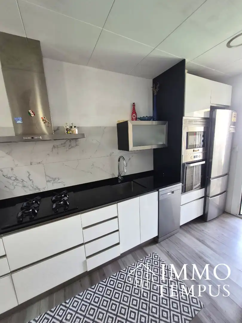 Kitchen of Flat for sale in Terrassa  with Parquet flooring, Terrace and Oven