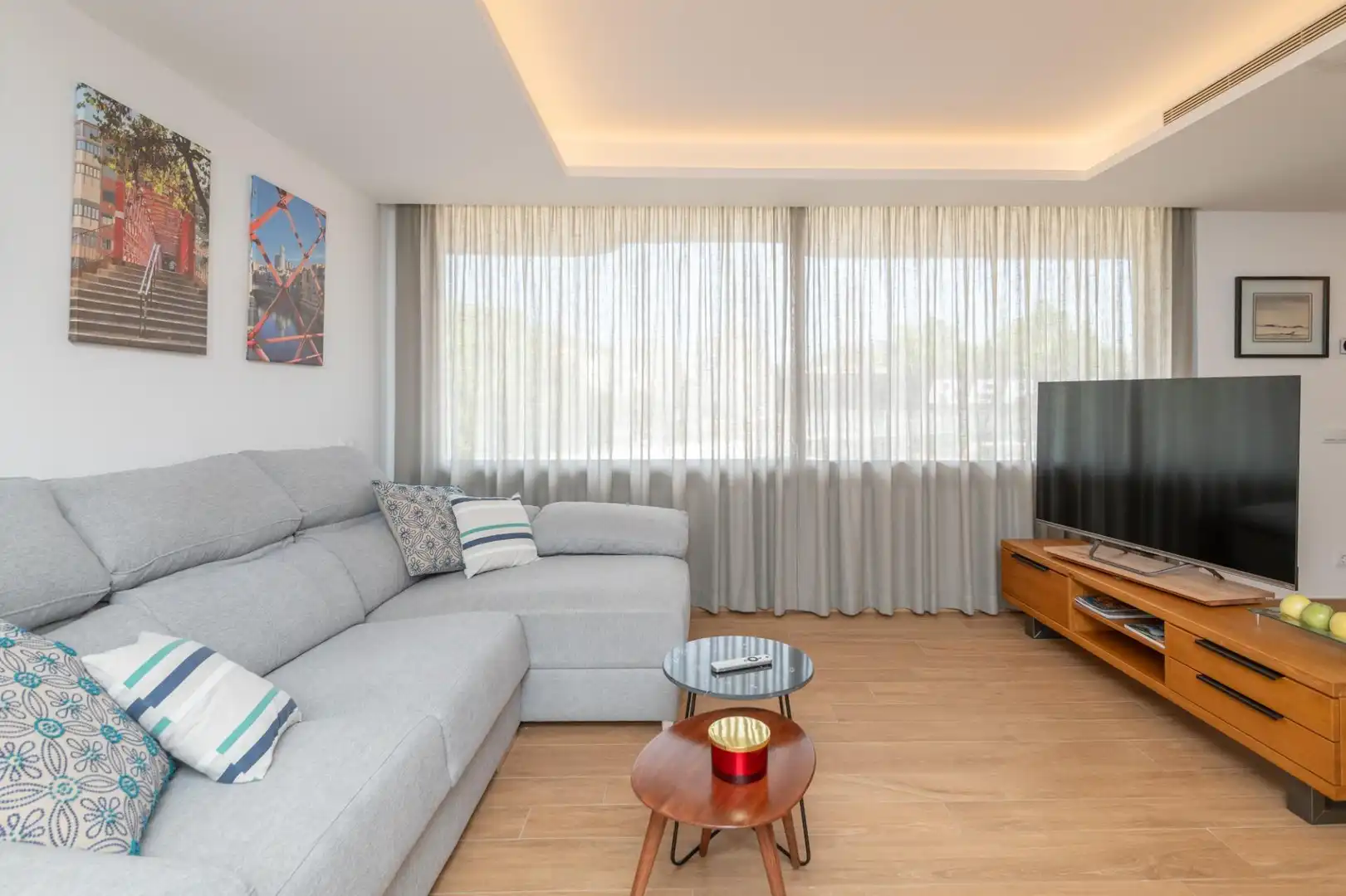 Living room of Flat for rent in Girona  with Air Conditioner, Heating and Furnished