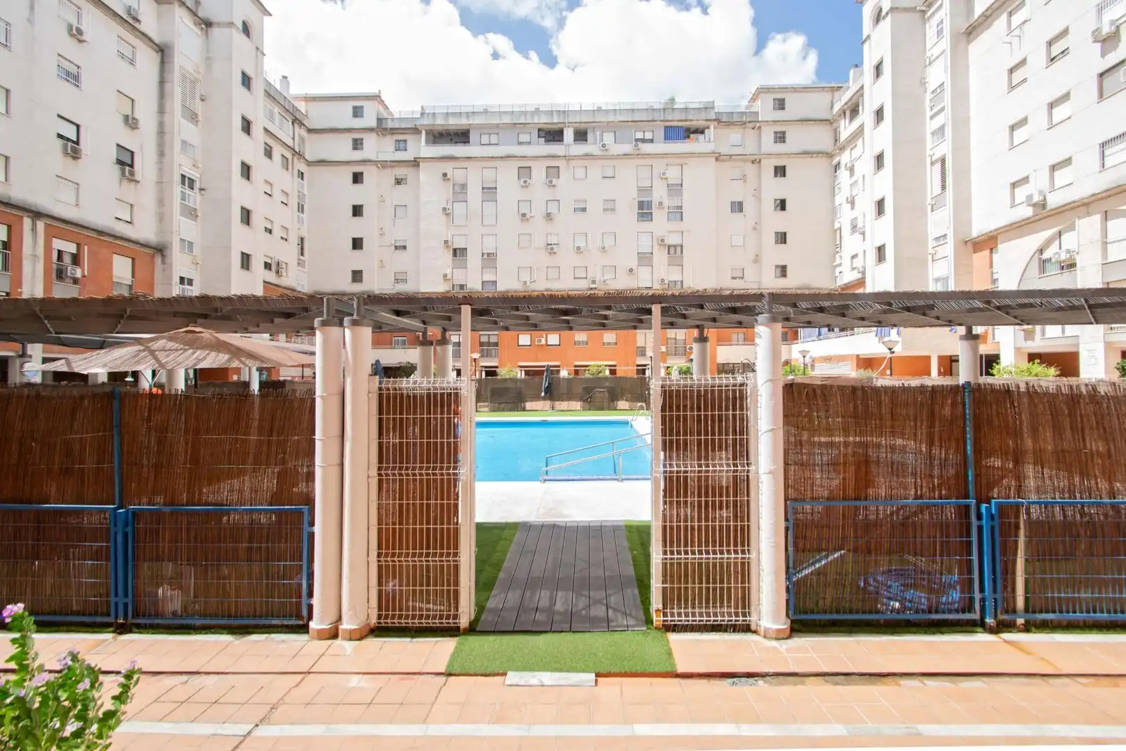 Piscina de Pis en venda en Sevilla amb Aire condicionat, Calefacció i Piscina comunitària