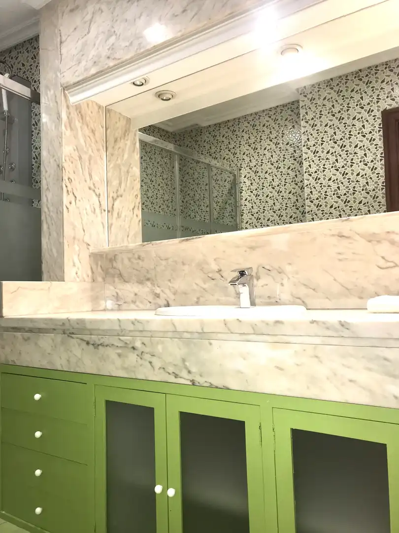 Baño de Casa adosada en venta en Plasencia con Aire acondicionado, Calefacción y Jardín privado