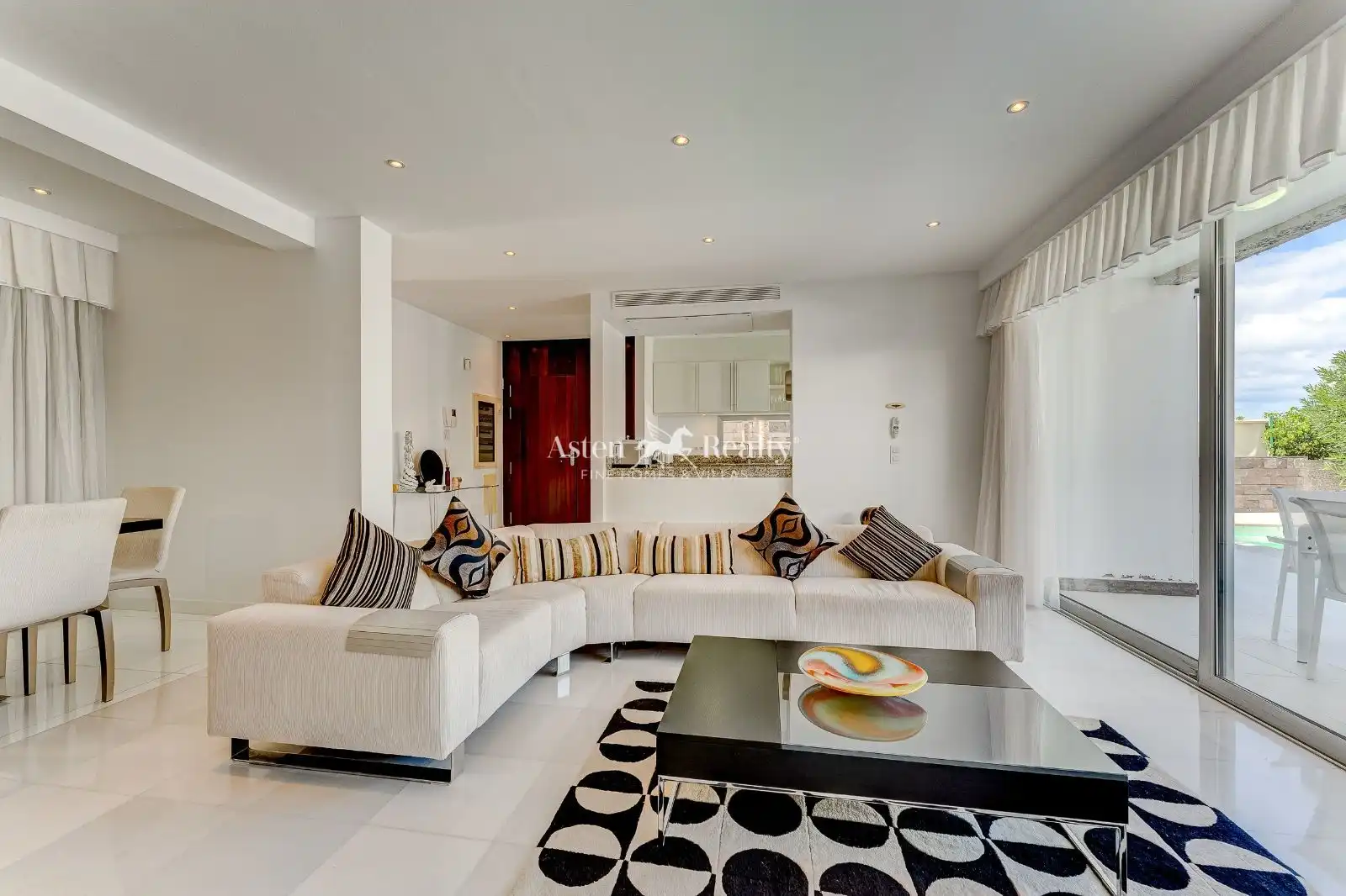 House with pool for sale in Londres, imagen 15