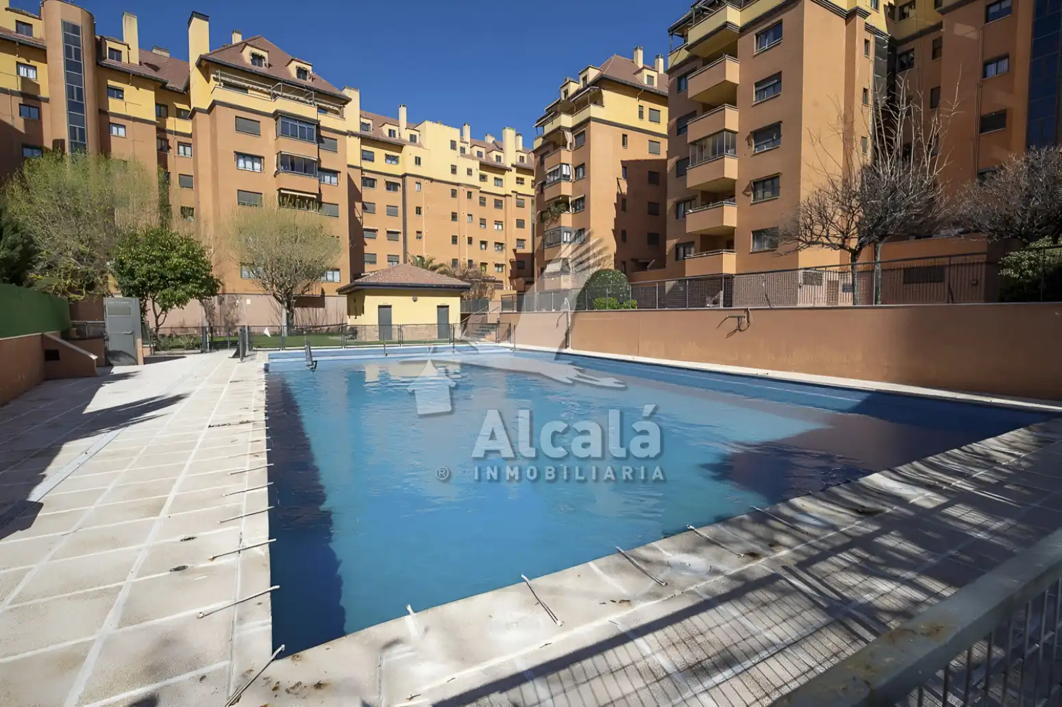 Swimming pool of Flat for sale in Alcalá de Henares  with Air Conditioner, Heating and Private garden