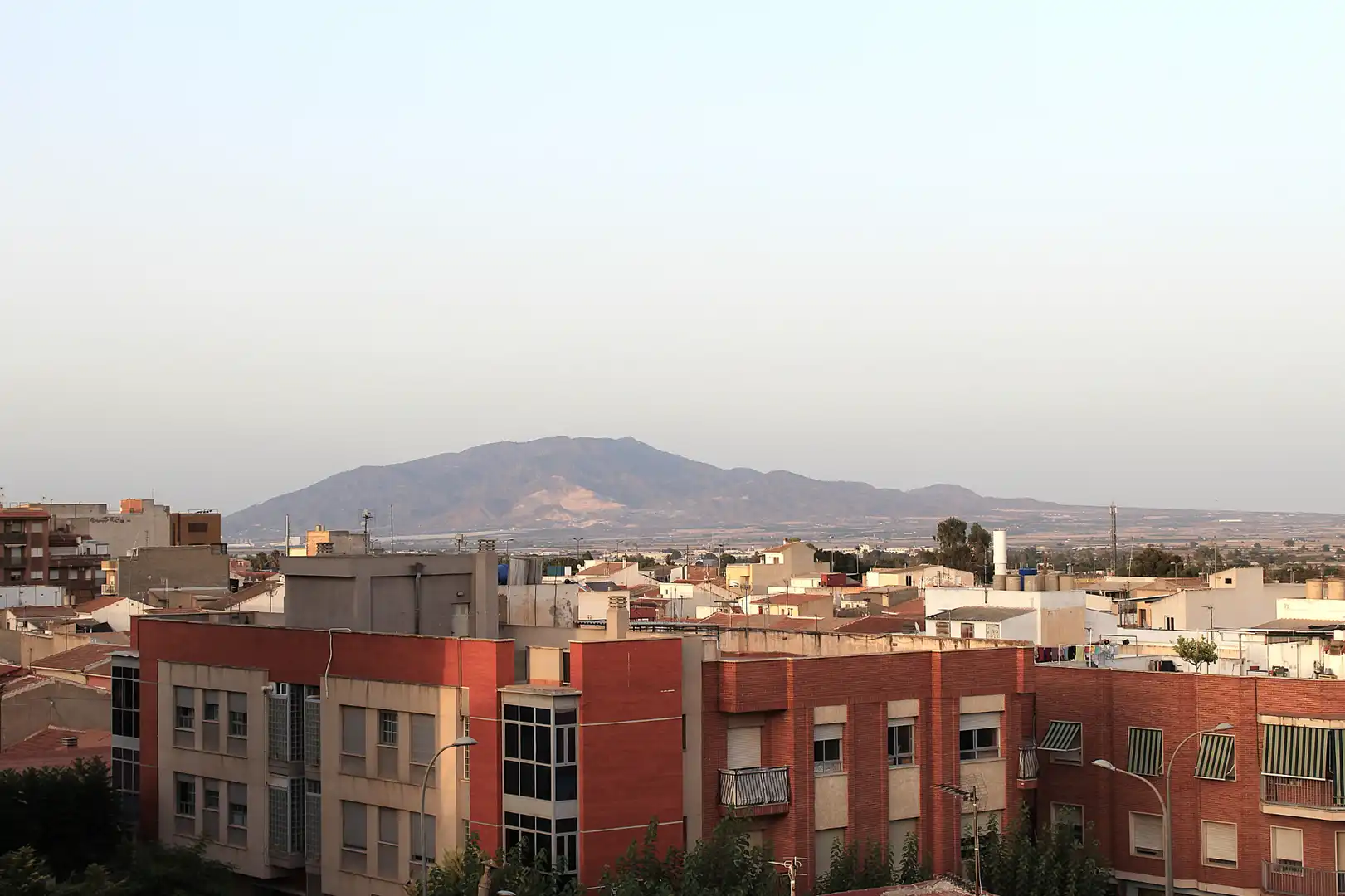 Vista exterior de Àtic en venda en Totana amb Aire condicionat, Terrassa i Moblat