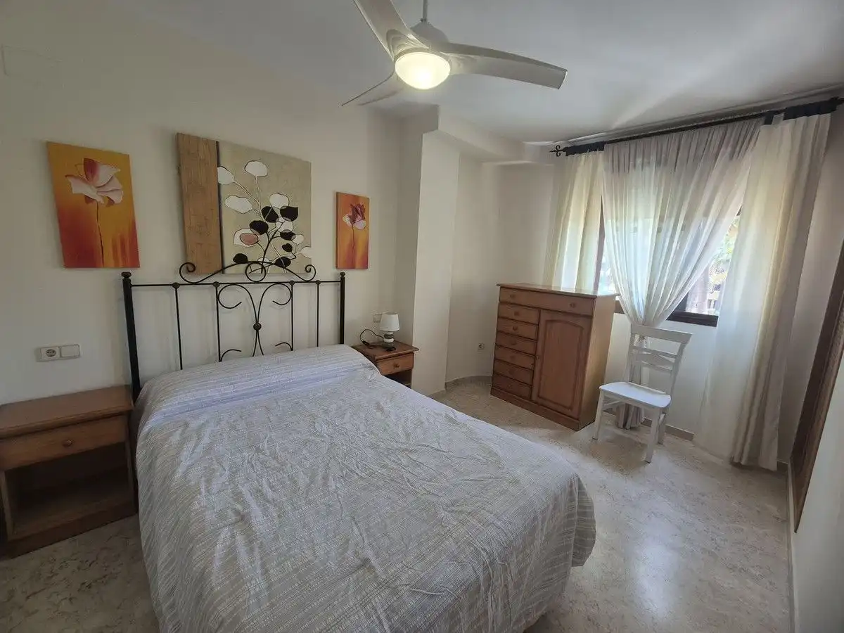 Dormitori de Apartament de lloguer en Estepona amb Aire condicionat, Calefacció i Terrassa