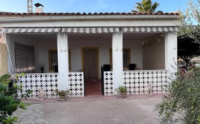 Vista exterior de Casa o xalet en venda en Novelda amb Aire condicionat, Terrassa i Piscina