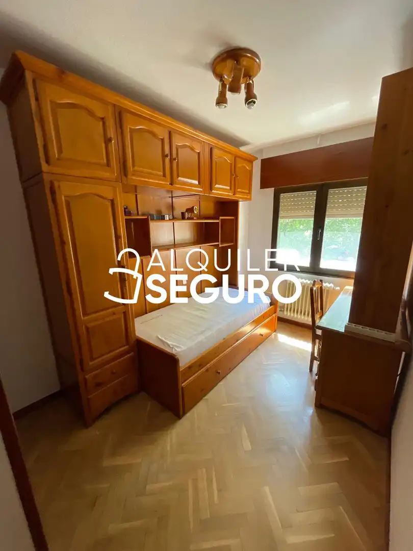 Bedroom of Flat for rent in Madrid  with Air Conditioner, Heating and Swimming Pool