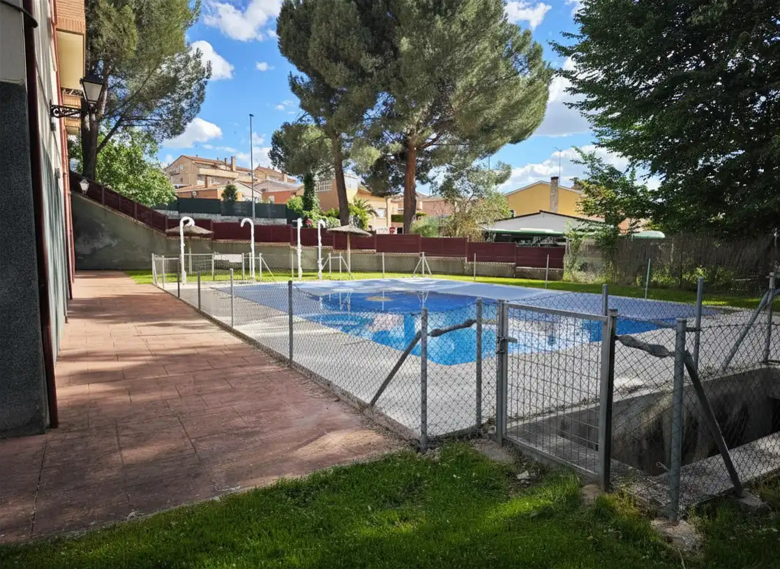 Schwimmbecken von Maisonette zum Verkauf in Arroyomolinos (Madrid) mit Klimaanlage, Heizung und Privatgarten