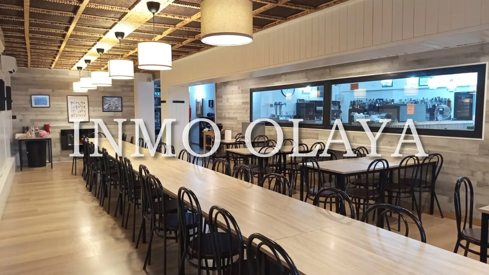 Local en traspaso en Roda de Berà con Aire acondicionado, Terraza y Amueblado