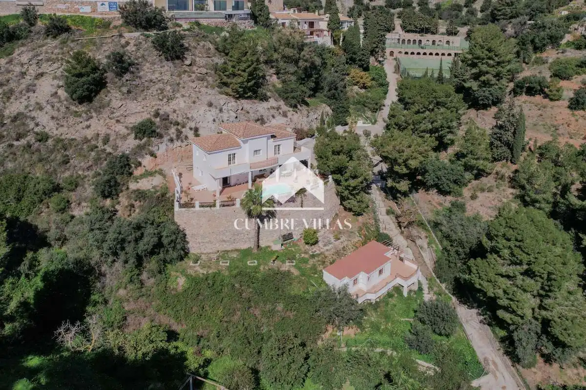Vista exterior de Casa o xalet en venda en Almuñécar amb Calefacció, Jardí privat i Terrassa
