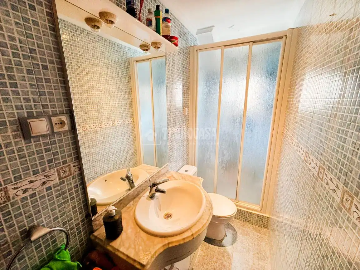 Bathroom of Flat for sale in Zaragoza  with Furnished and Balcony
