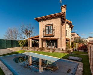 Vista exterior de Casa o xalet en venda en  Madrid Capital amb Aire condicionat, Jardí privat i Terrassa