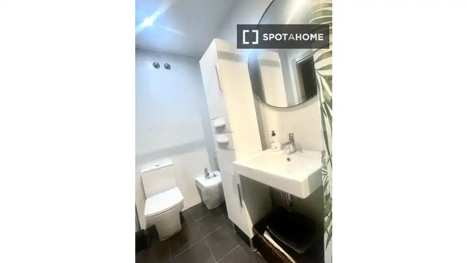 Badezimmer von Wohnung zur untervermieten in Erandio mit Klimaanlage, Heizung und Terrasse