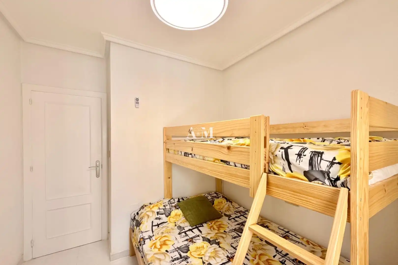 Bedroom of Flat for rent in Torrevieja  with Air Conditioner, Heating and Terrace