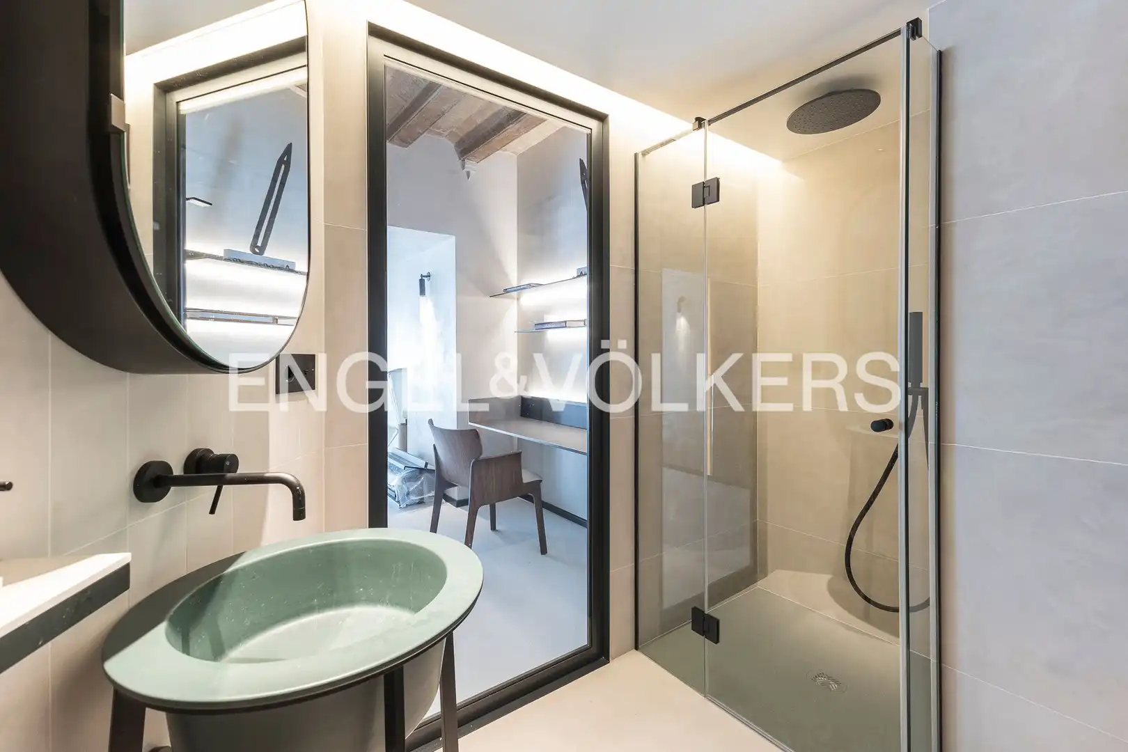 Badezimmer von Wohnung zur Miete in Barcelona mit Klimaanlage, Heizung und Parkett
