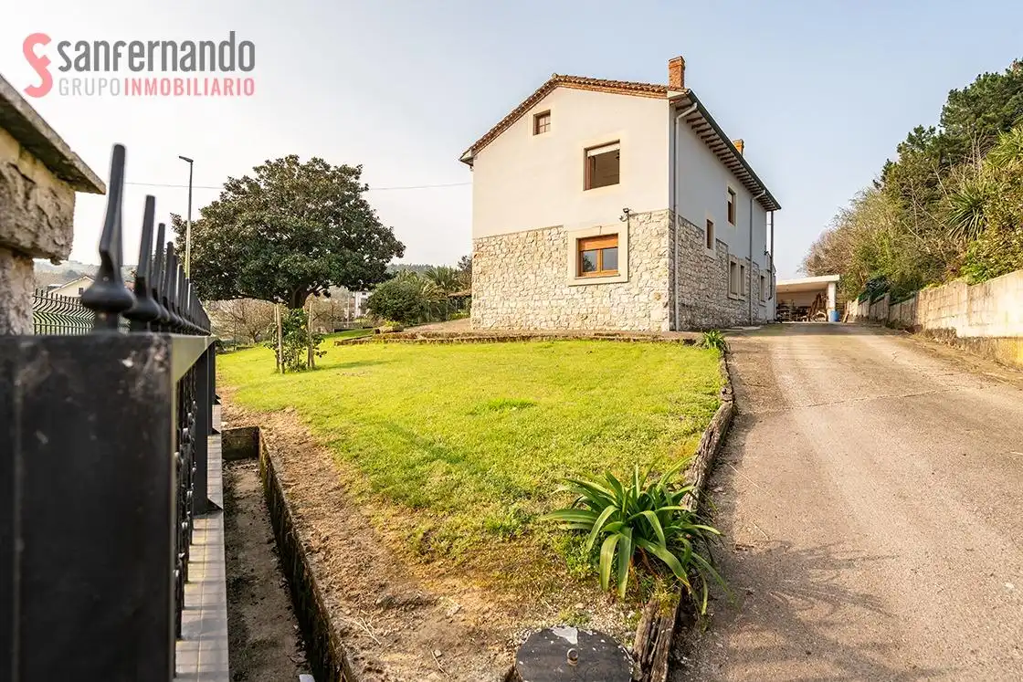 Vista exterior de Casa o chalet en venta en Reocín con Calefacción, Jardín privado y Balcón