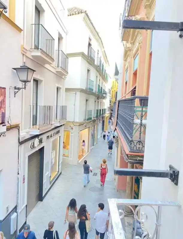 Vista exterior de Edificio en venta en Sevilla