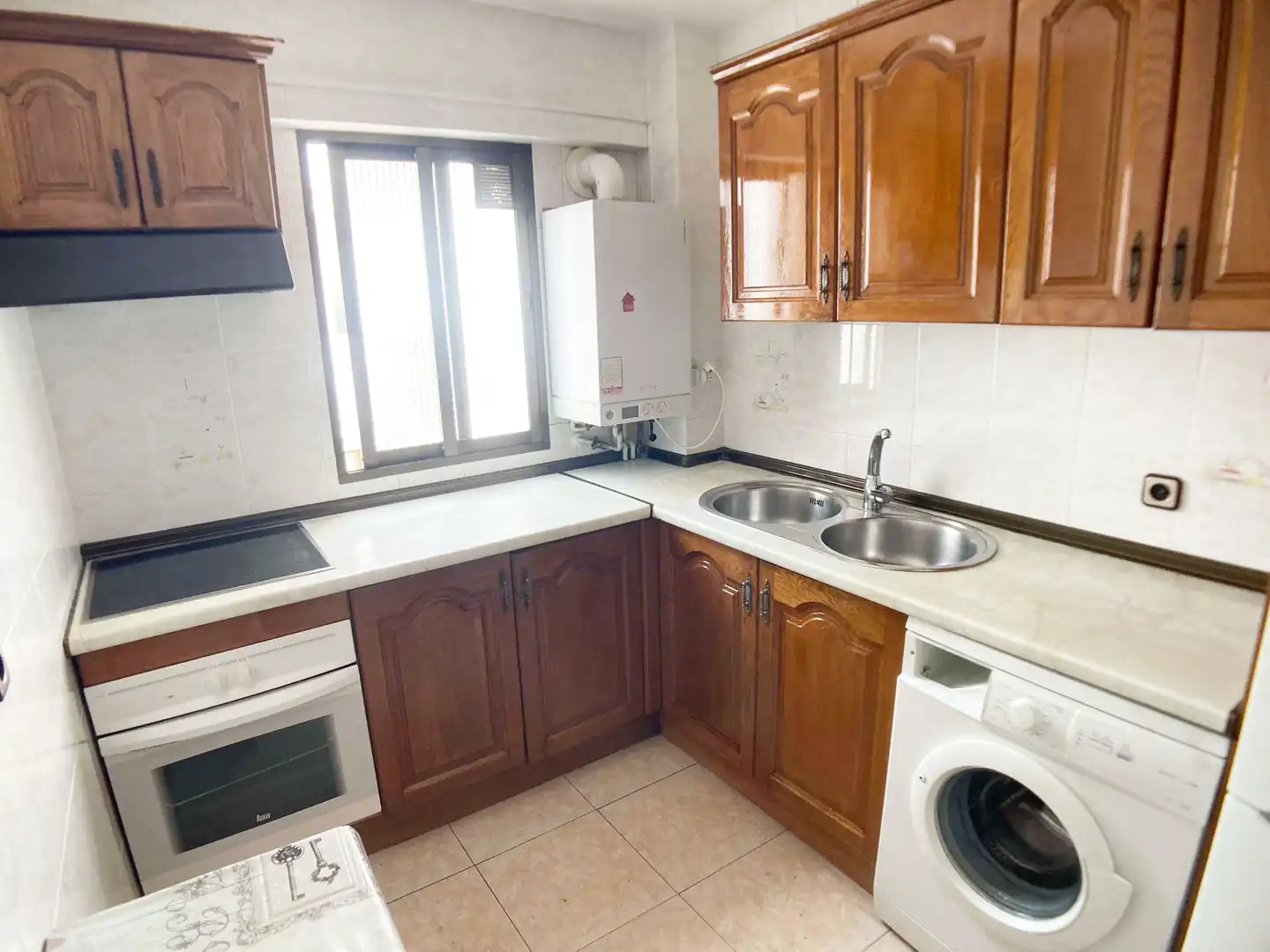 Cocina de Piso de alquiler en Madrid con Calefacción, Terraza y Amueblado