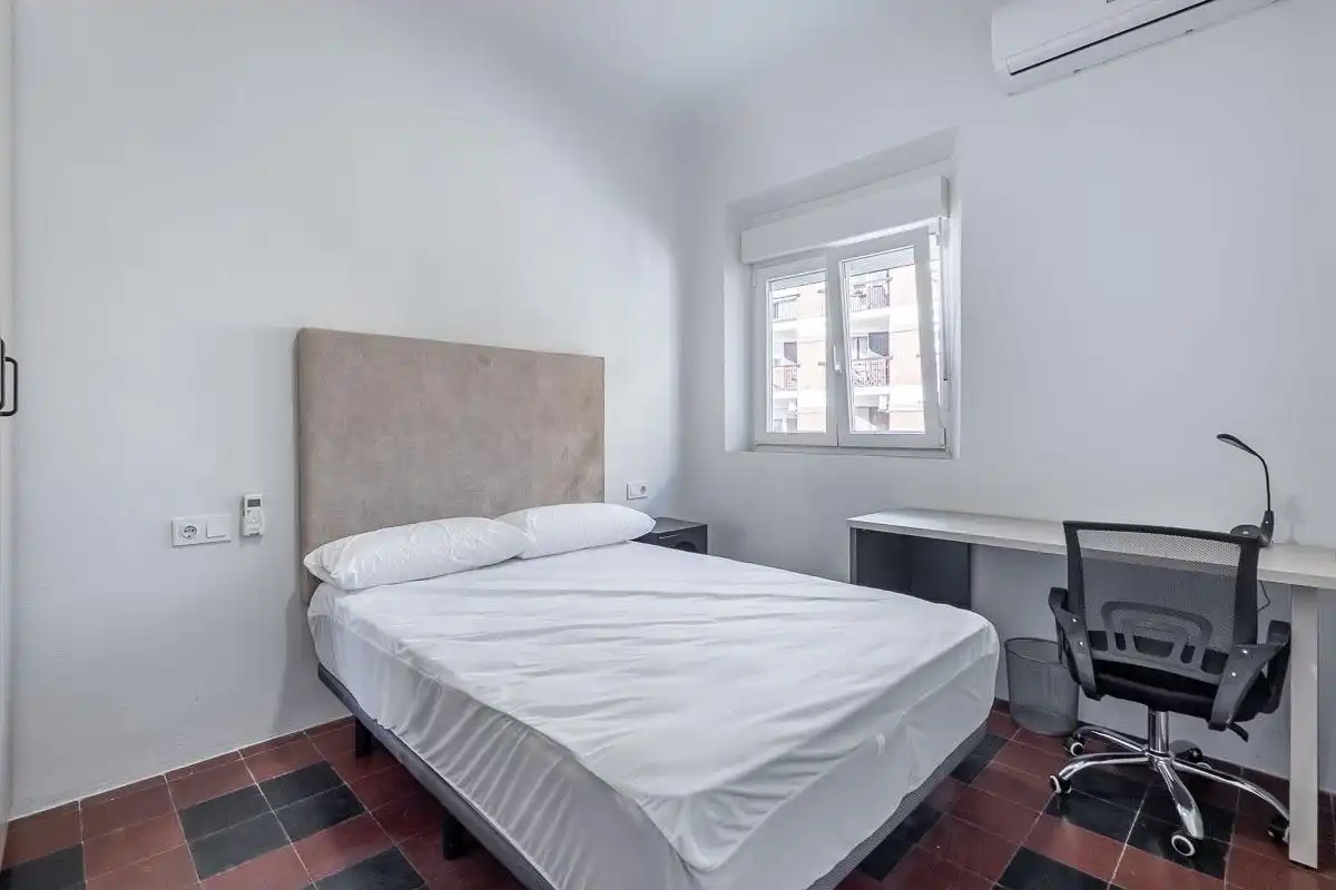Habitación de Piso de alquiler en Granada con Aire acondicionado, Amueblado y Balcón