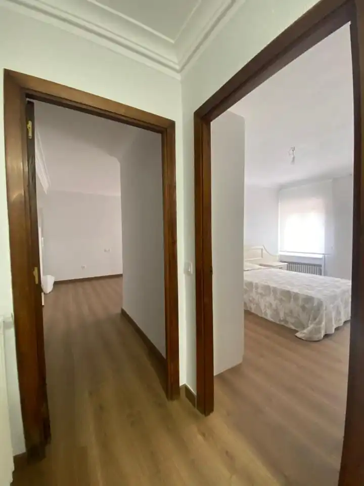 Habitación de Piso de alquiler en León Capital  con Calefacción, Terraza y Amueblado