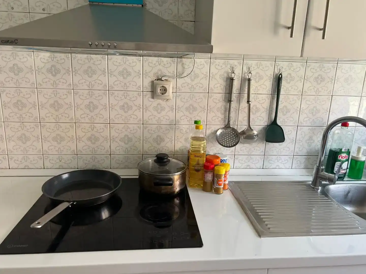 Küche von Wohnung zur Miete in  Madrid Capital mit Klimaanlage und Balkon