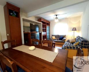 Sala d'estar de Casa adosada en venda en Hormigos amb Jardí privat, Terrassa i Traster