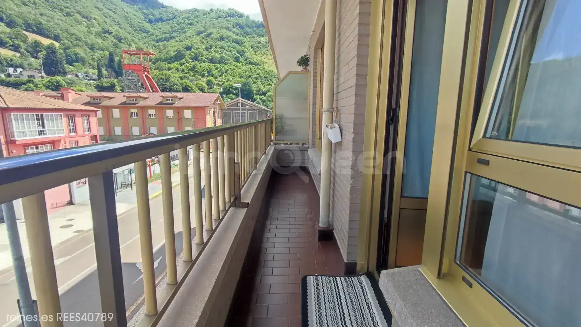 Terrassa de Pis en venda en Mieres (Asturias) amb Calefacció, Terrassa i Moblat